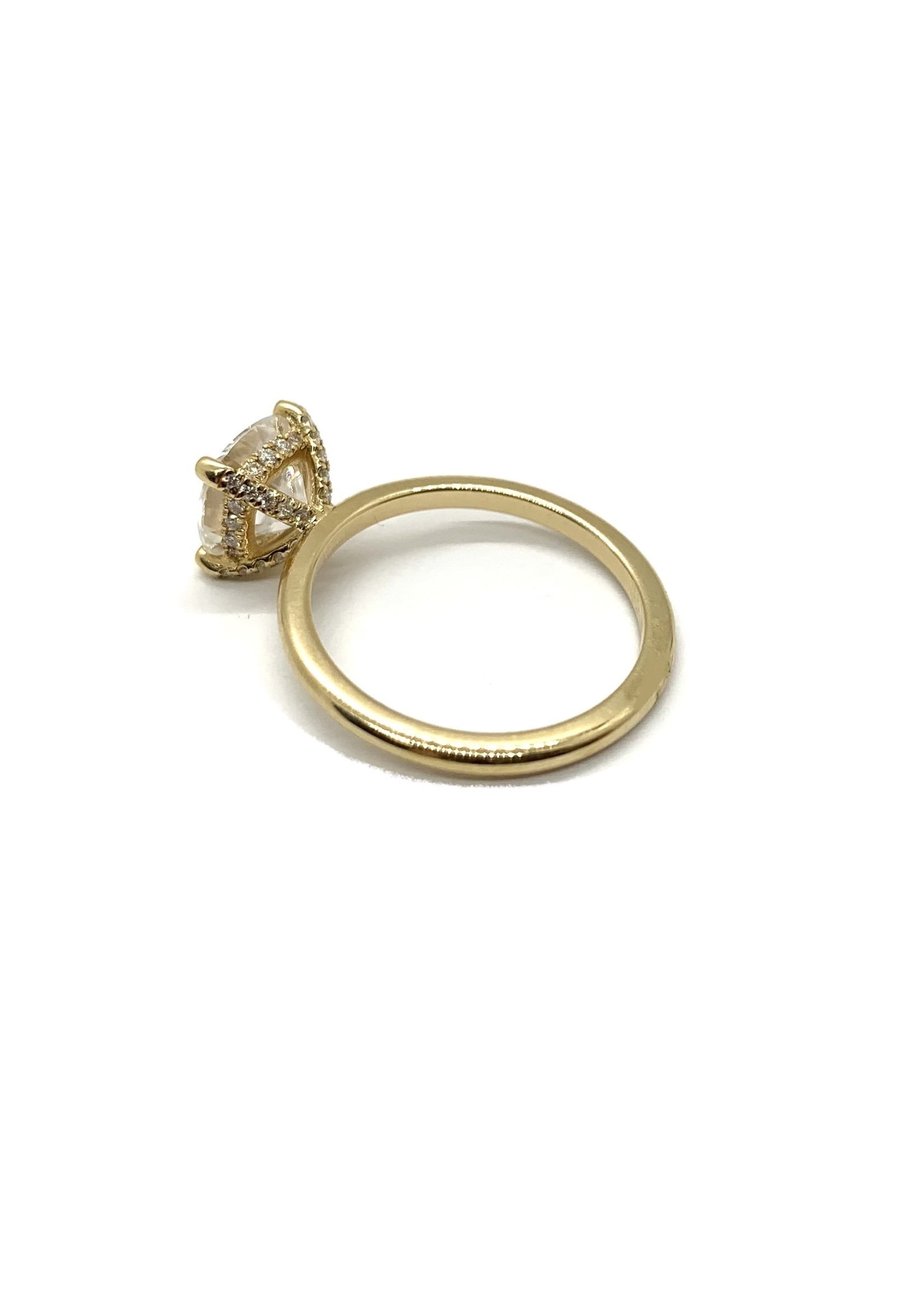 PARÉ Bague solitaire «de rêve» avec Moissanite cushion et diamants Or 14K