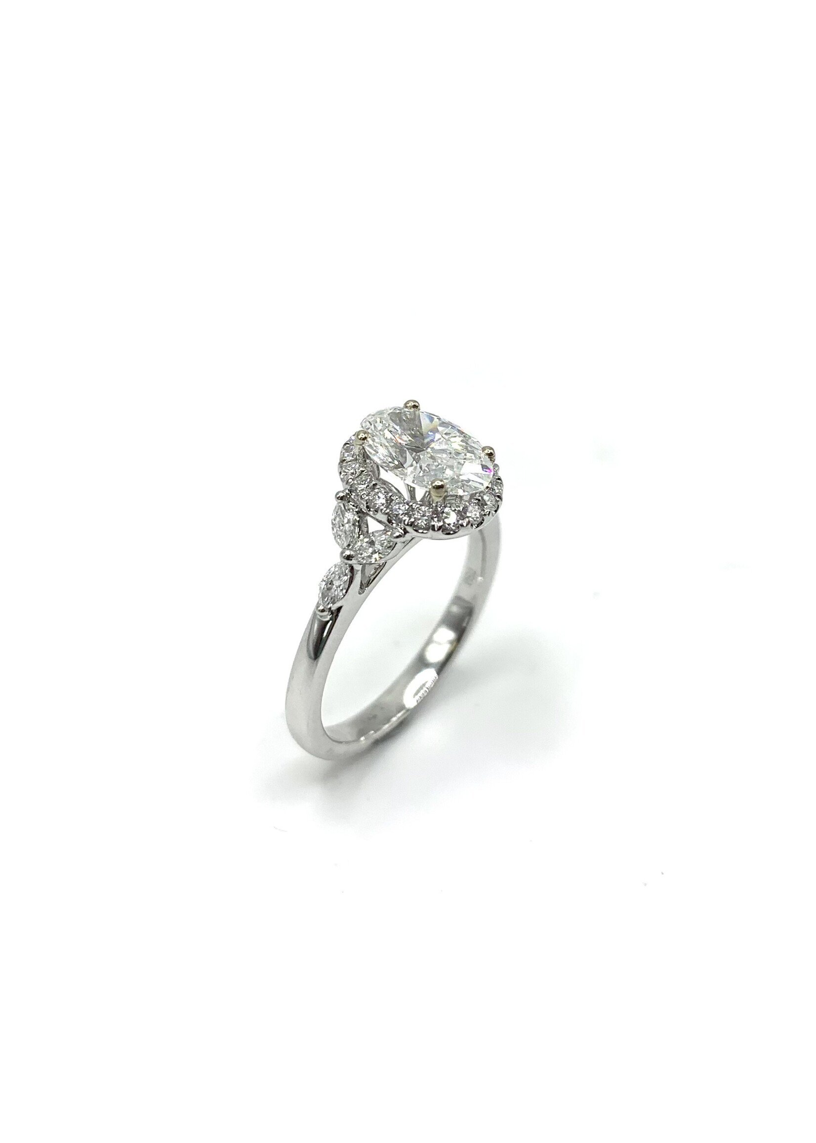 Bague solitaire ovale avec halo diamants Or blanc 18K