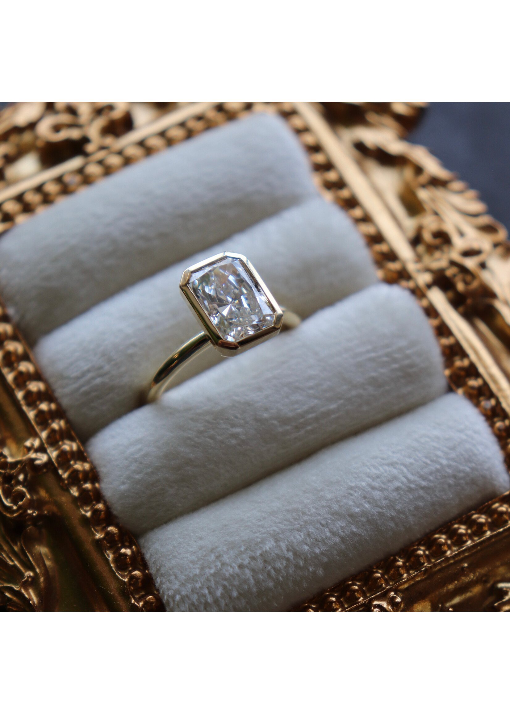 Bague solitaire avec diamant Radiant de 2,55 carat en Or 14K