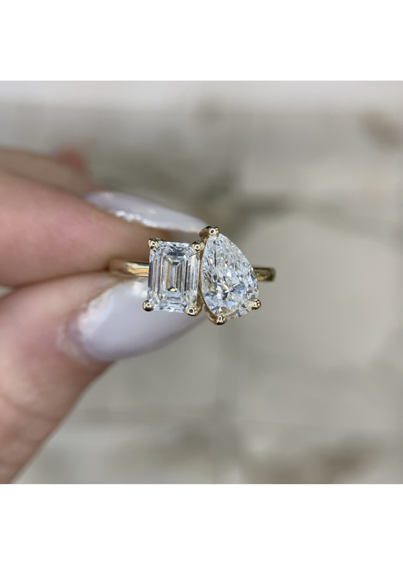 Bague Toi & Moi avec pierre coupe Émeraude et poire en Or 14K