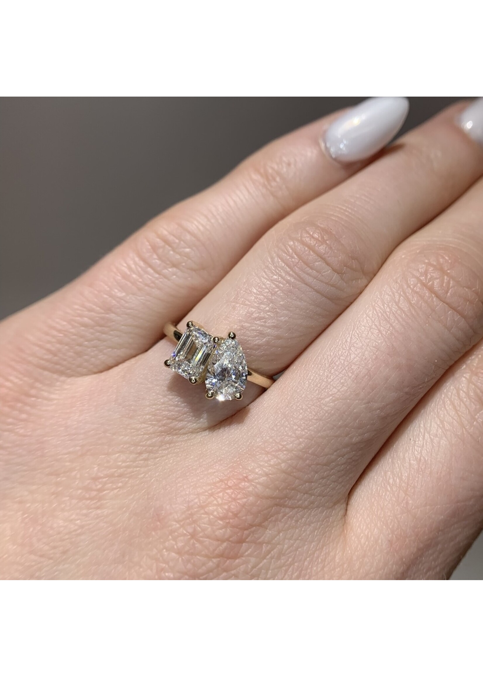 Bague Toi & Moi avec pierre coupe Émeraude et poire en Or 14K