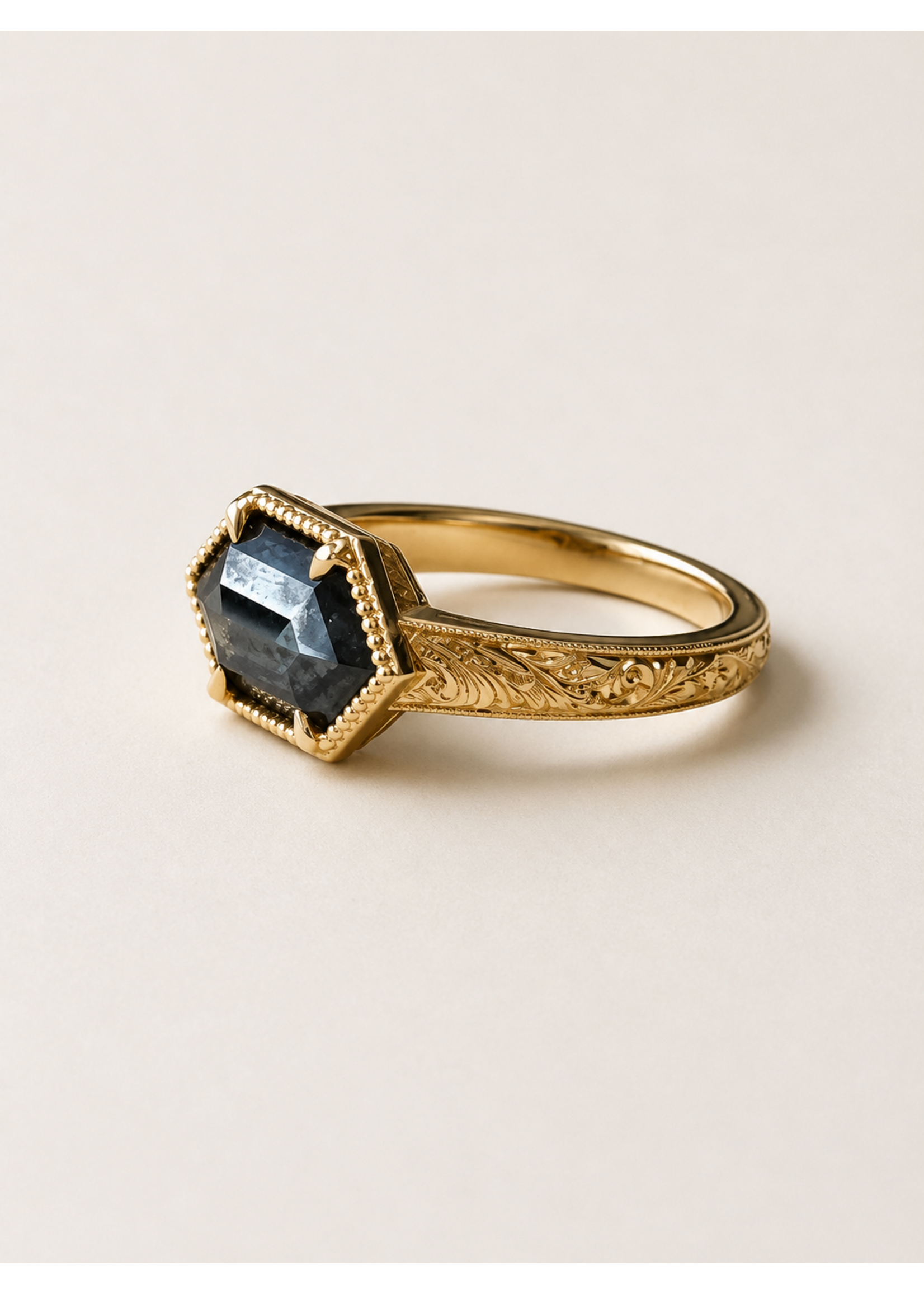 PARÉ Bague solitaire en Or 14K avec diamant Sel & Poivre et gravure à la main