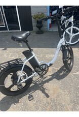 Magnum USED Magnum Premium 3  Low Step White (2 Month warranty)