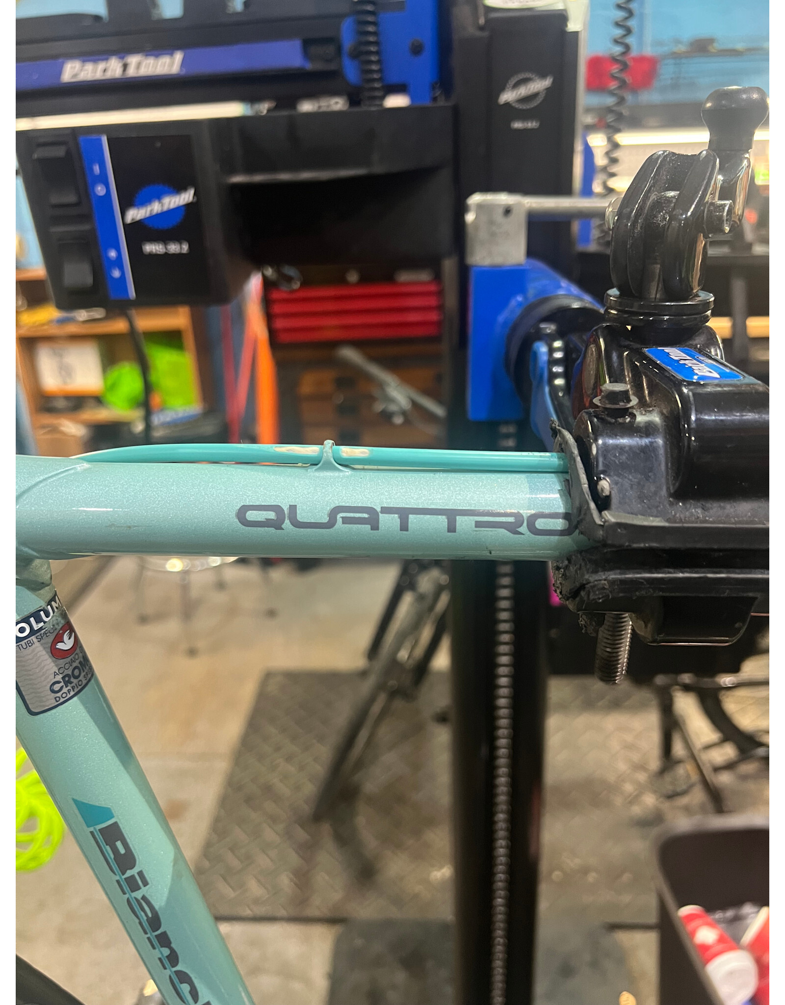 BIANCHI Classic Italian Bianchi Quattro road bike - small