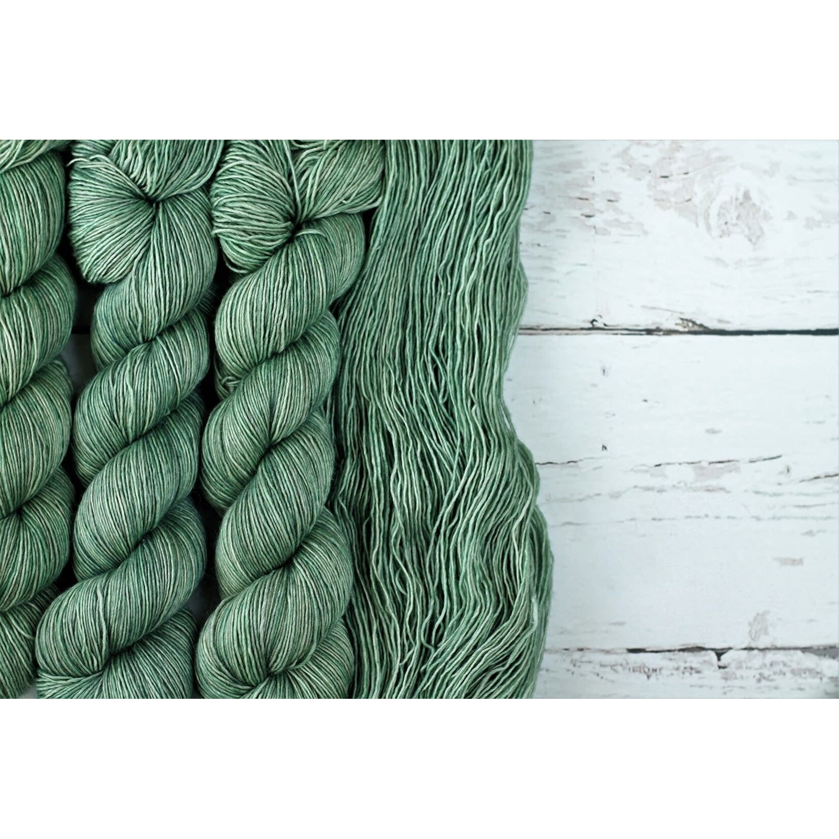 Julie Asselin Julie Asselin -  Leizu DK - Avril