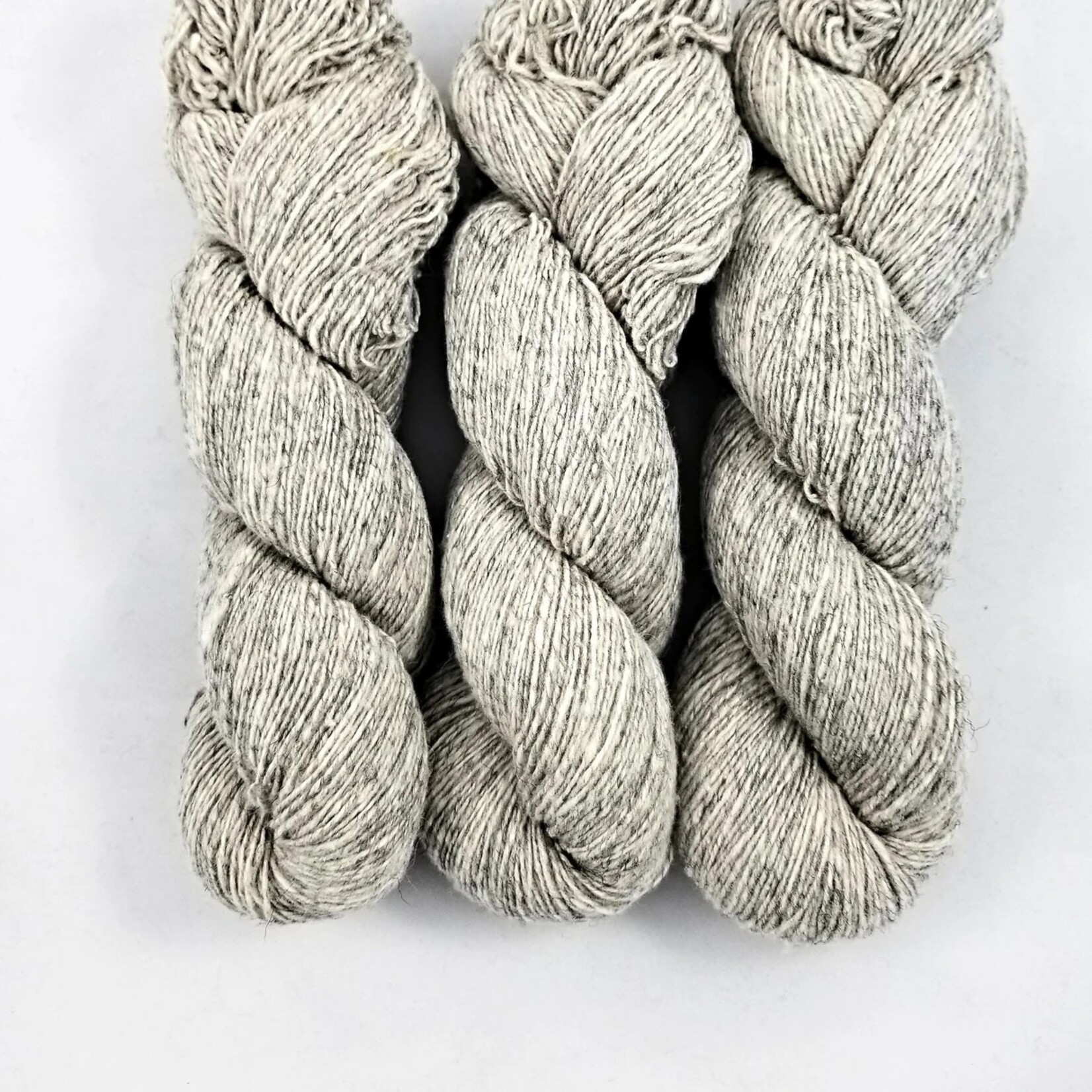 Custom Woolen Mills ltd Custom Woolen Mills - Mule Spinner 1-Ply Yarn - Natural Light Grey #02