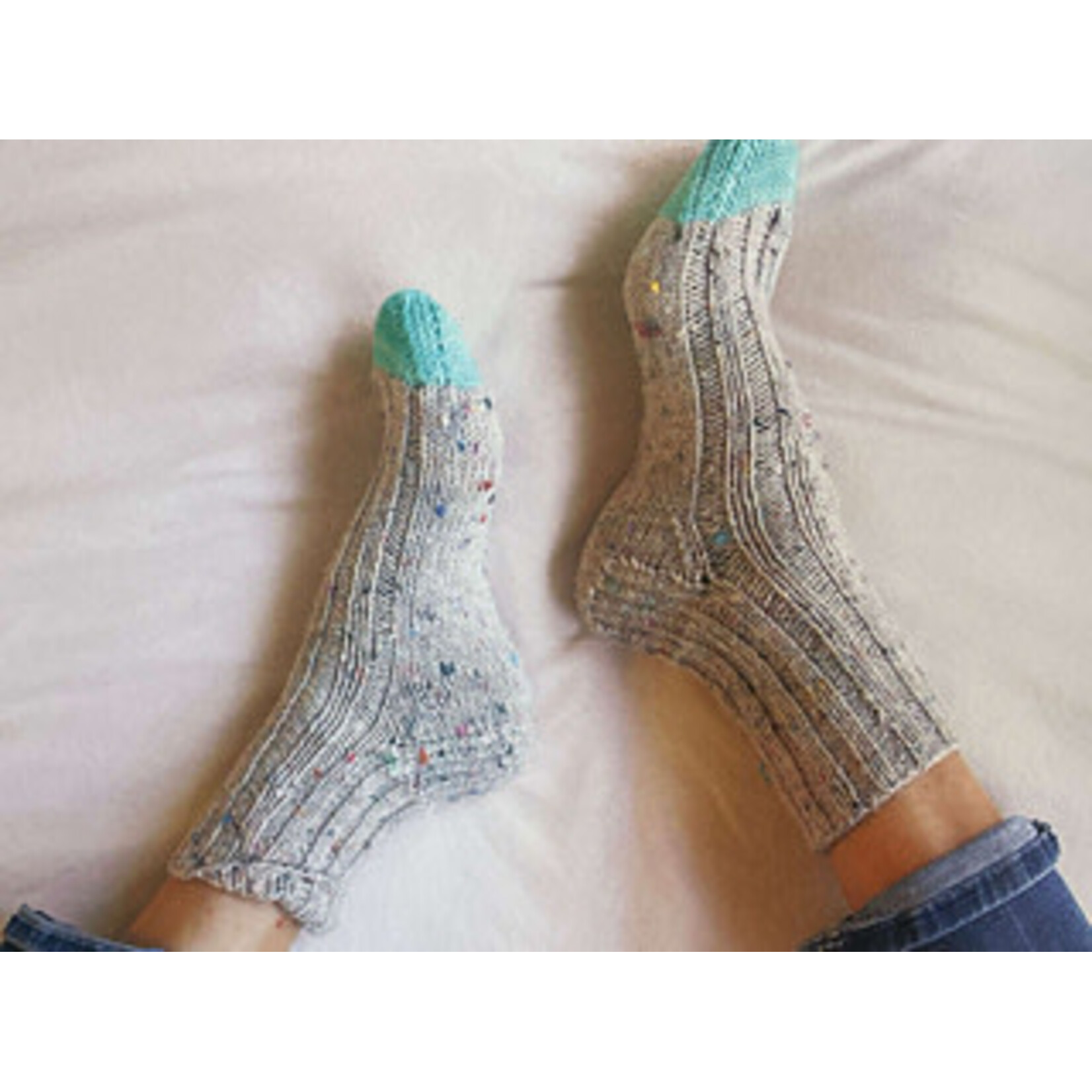 Book - The Sock Project - Colourful, Cool Socks to  Knit and Show Off - by Summer Lee