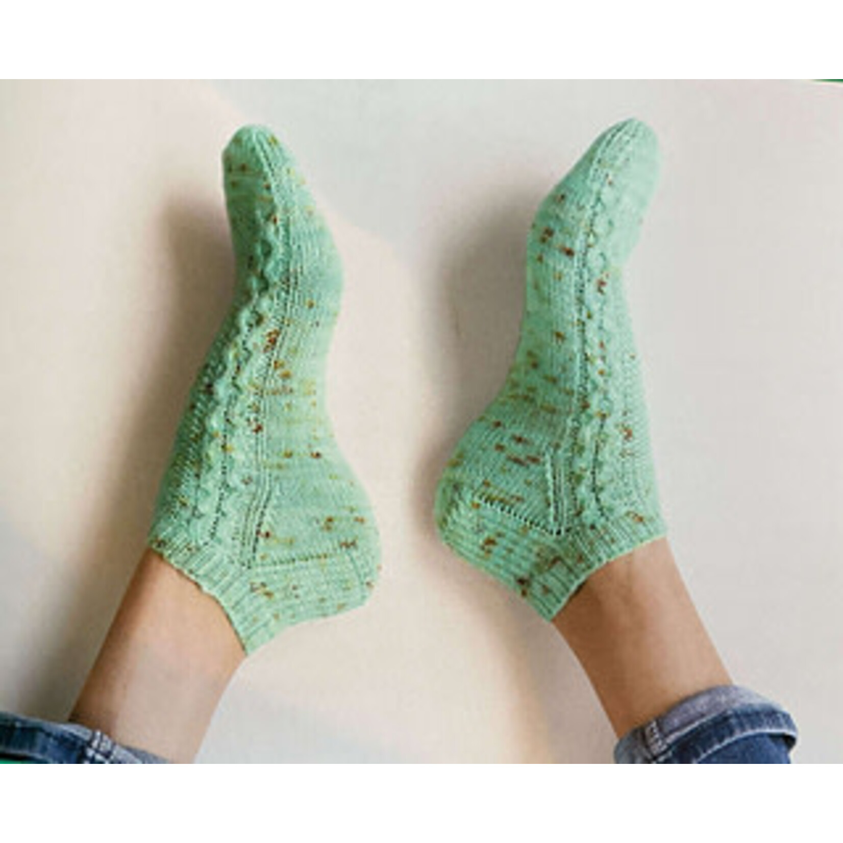 Book - The Sock Project - Colourful, Cool Socks to  Knit and Show Off - by Summer Lee