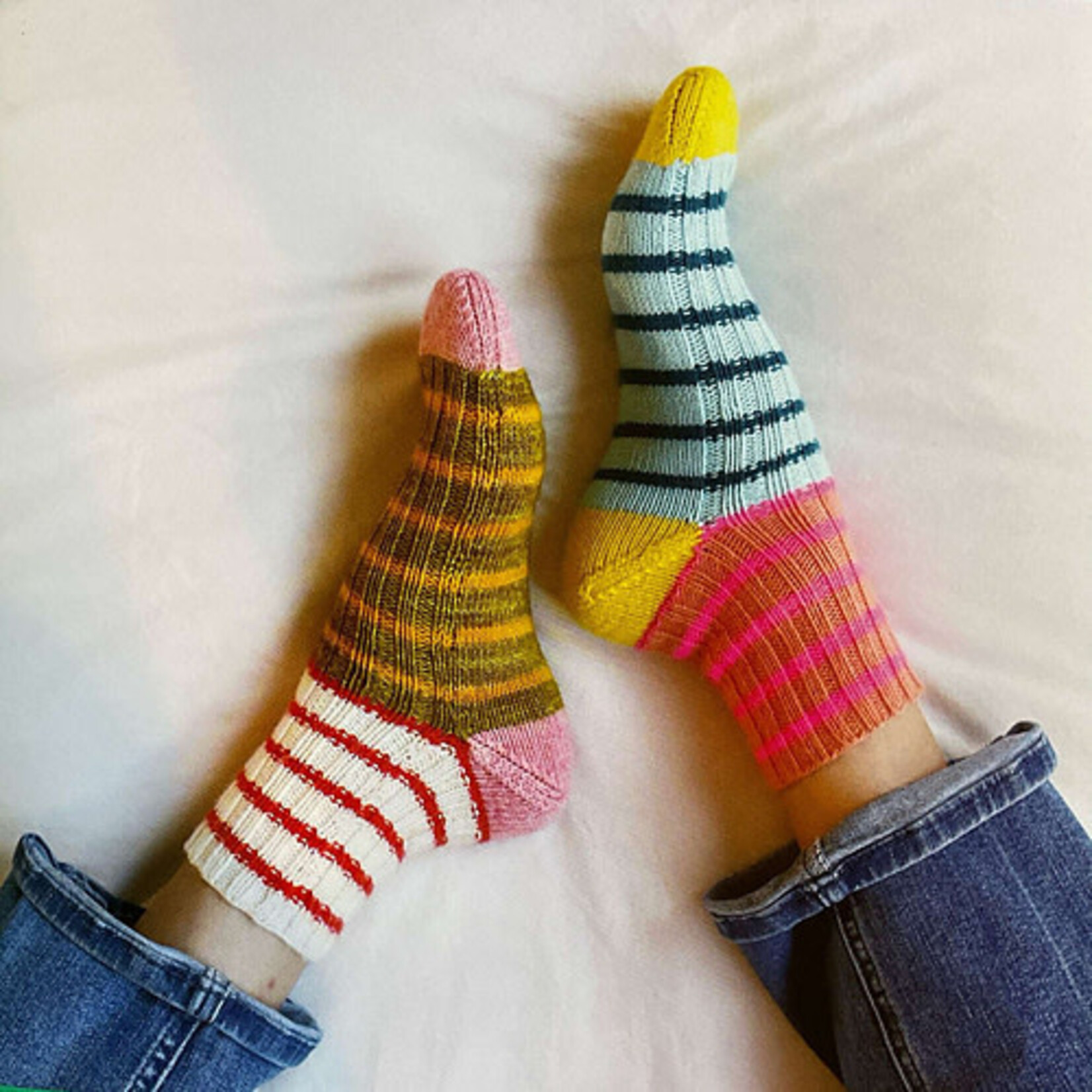 Book - The Sock Project - Colourful, Cool Socks to  Knit and Show Off - by Summer Lee