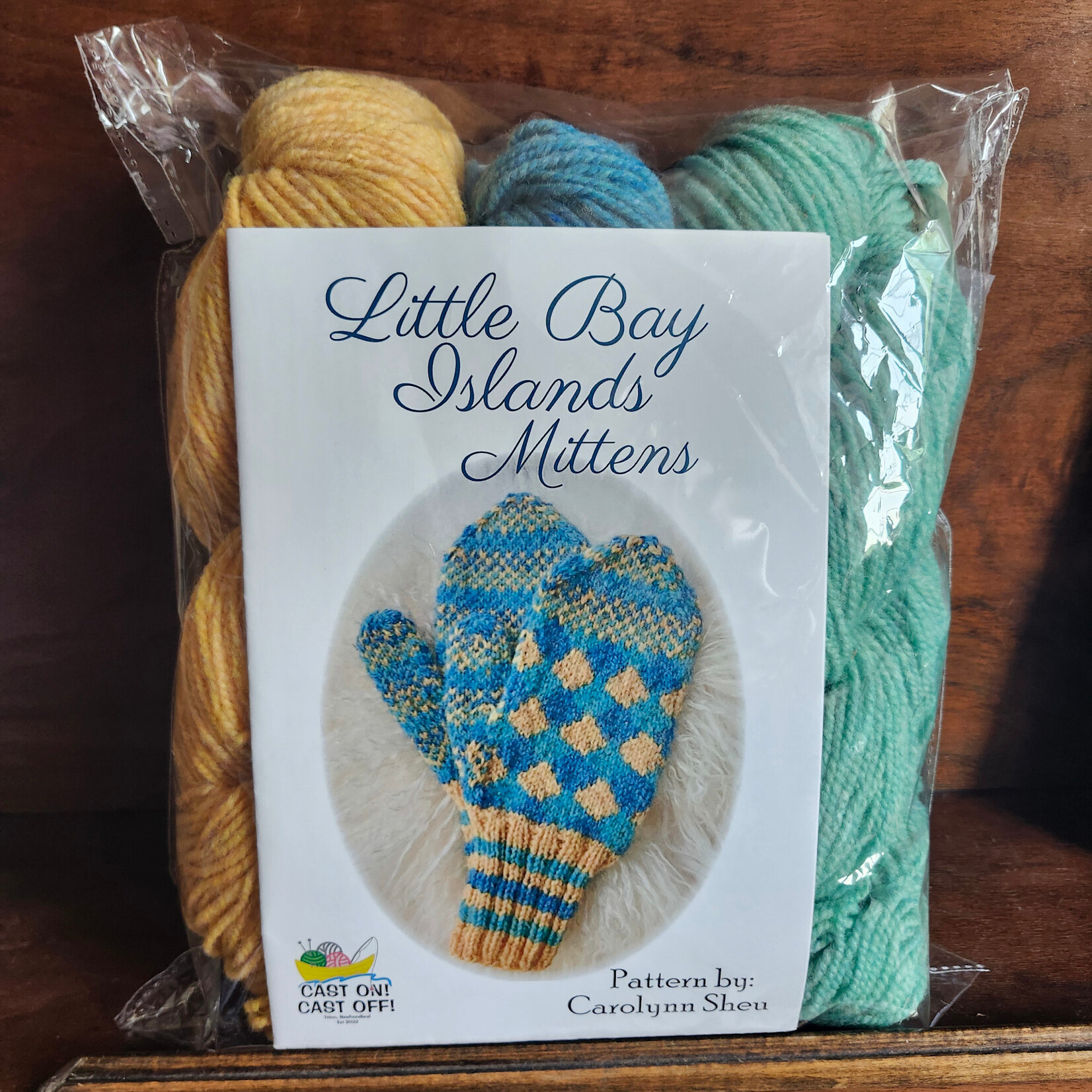 Briggs and Little Little Bay Islands Mittens Kit with Pattern