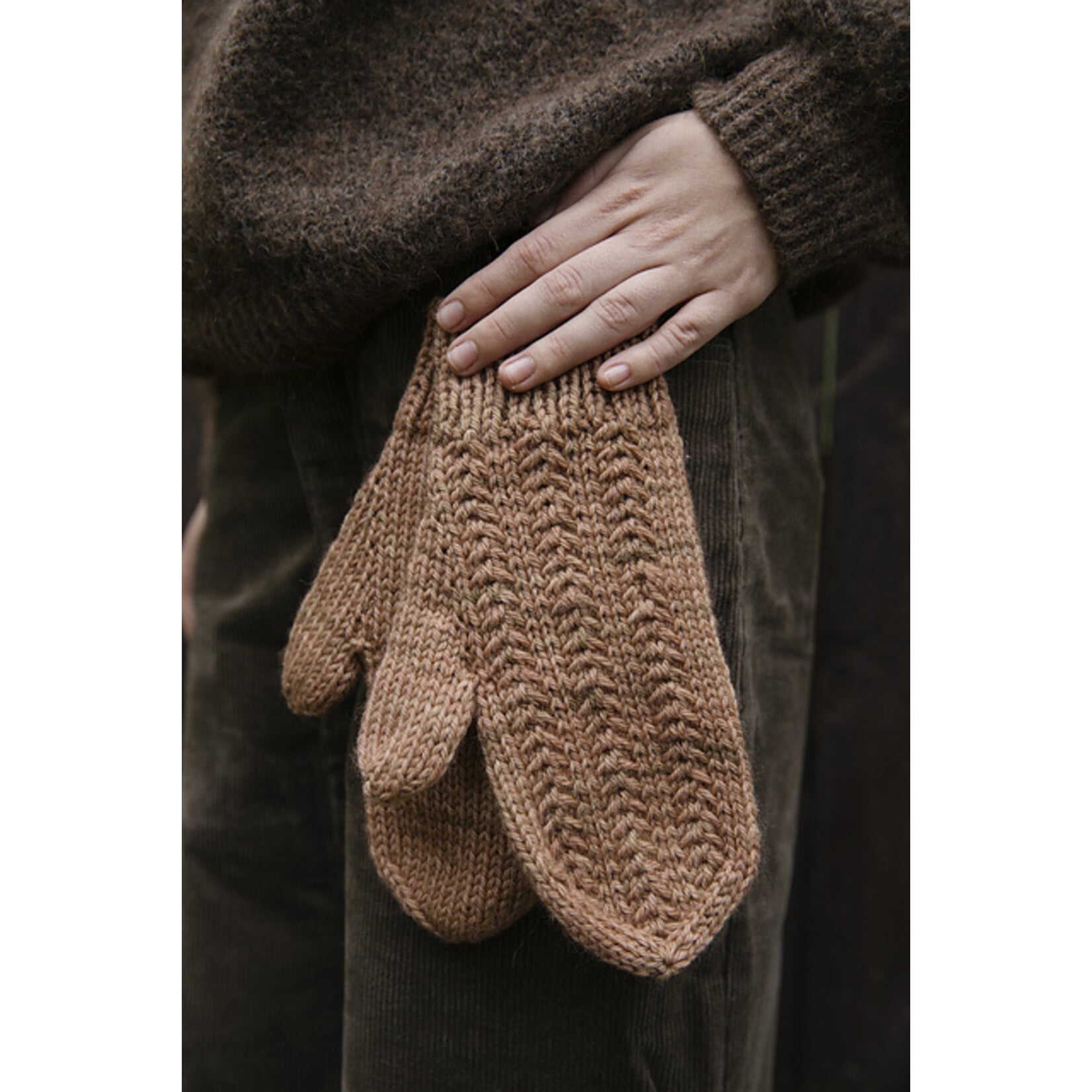 Book - 52 Weeks of One-Skein Knits by Laine Publishing