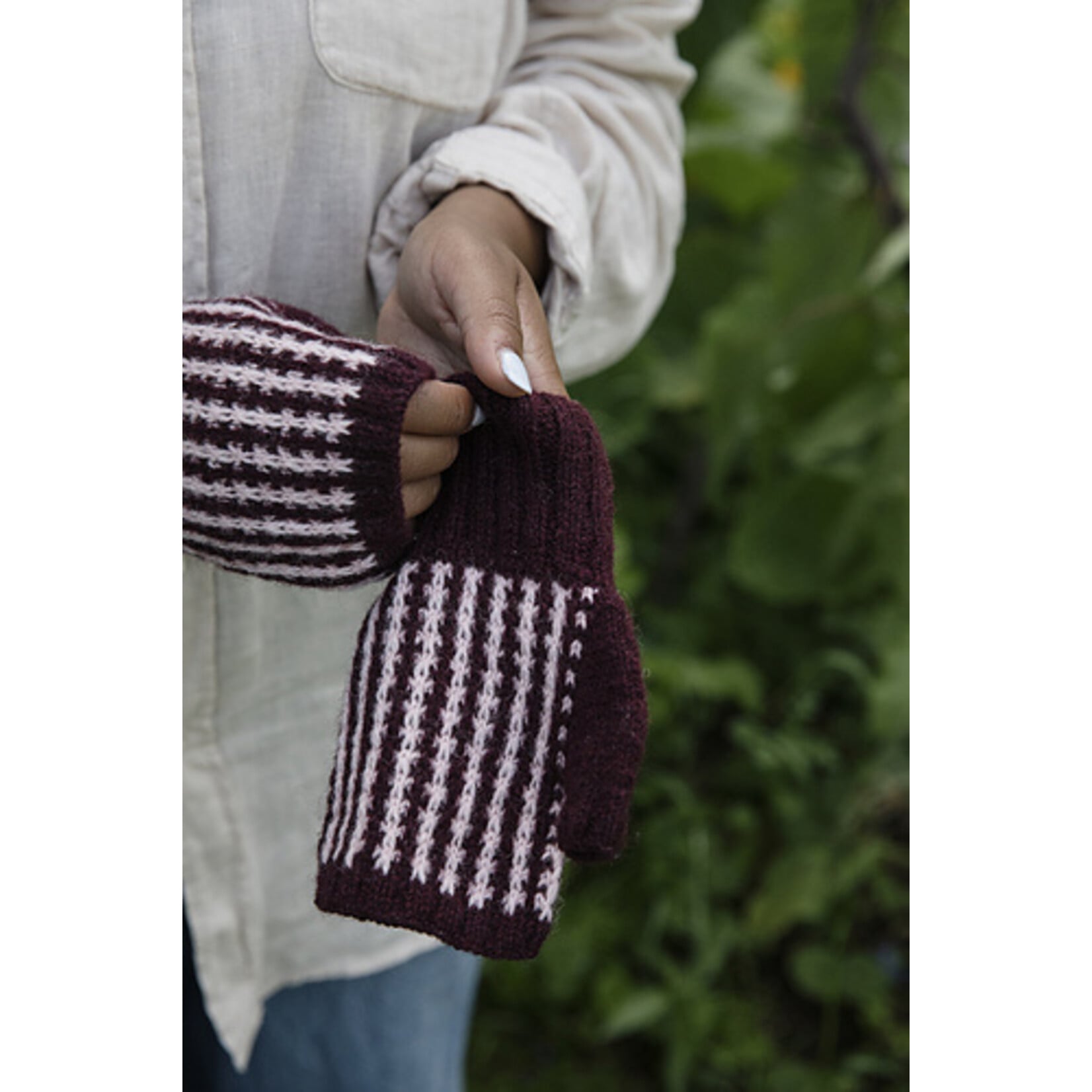 Book - 52 Weeks of One-Skein Knits by Laine Publishing