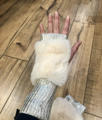 GLOVES & SCARVES