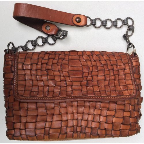 Campomaggi 100% Genuine leather. Woven handbag with flap and chain. Cognac. Campomaggi 100% Genuine leather. Woven handbag with flap and chain. Cognac.