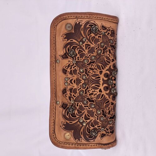 Campomaggi 100% genuine leather. Wallet. Bleached + Studs + Strass Laser Serenoa. Cognac. Campomaggi 100% genuine leather. Wallet. Bleached + Studs + Strass Laser Serenoa. Cognac.