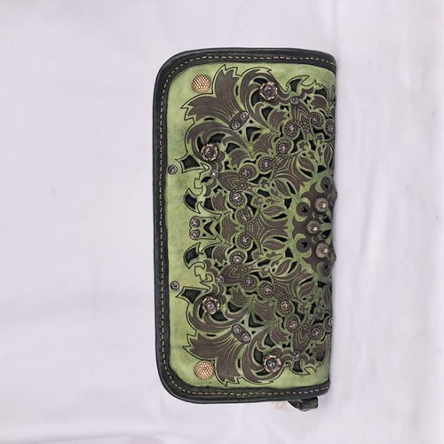 Campomaggi 100% genuine leather. Wallet. Bleached + Studs + Strass Laser Serenoa. Sage Green. Campomaggi 100% genuine leather. Wallet. Bleached + Studs + Strass Laser Serenoa. Sage Green.