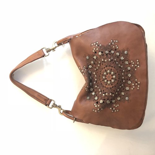 Campomaggi Genuine leather. Cross body w studs and laser serenoa. Cognac. Campomaggi Genuine leather. Cross body w studs and laser serenoa. Cognac.