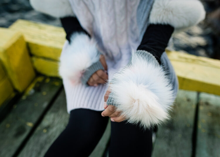 Knit Texting Gloves w/Fox Trim