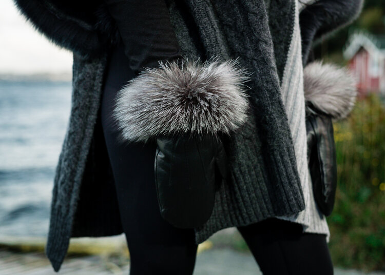 Leather Mittens w/Raccoon Trim