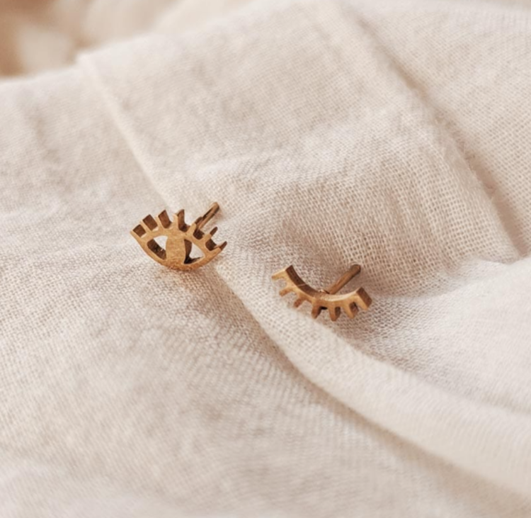 Wink Studs