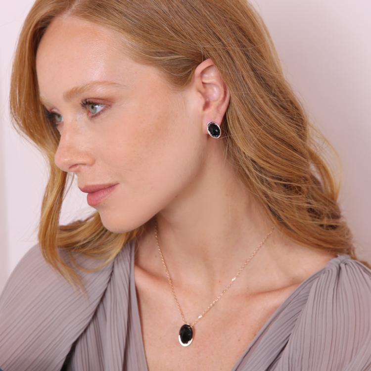 Lobe Earrings with Oval Natural Stone