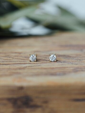 Shimmer Studs