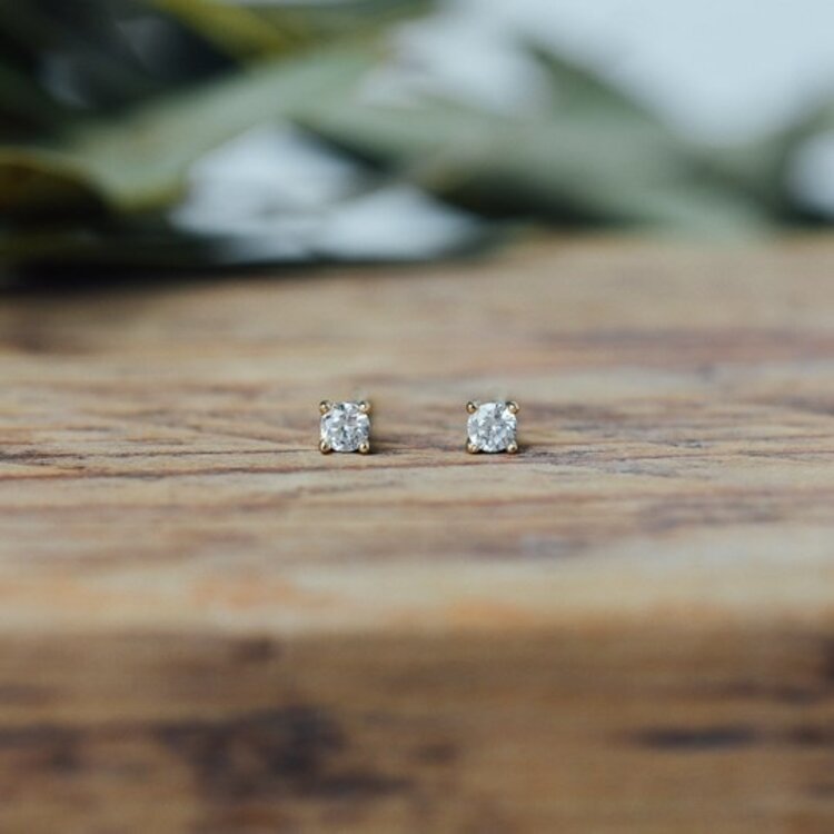 Shimmer Studs