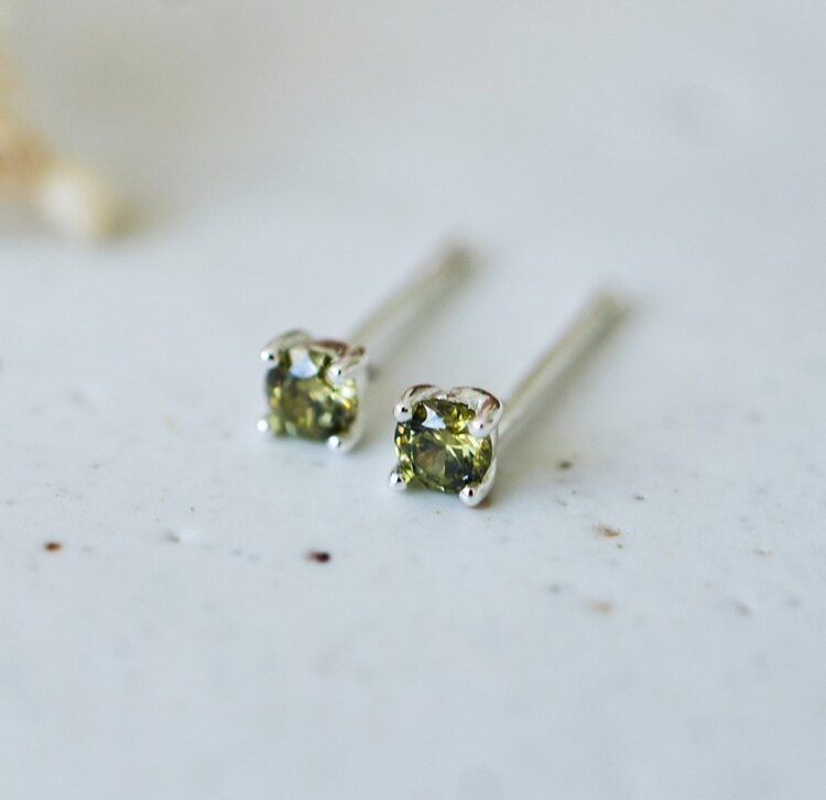 Shimmer Studs