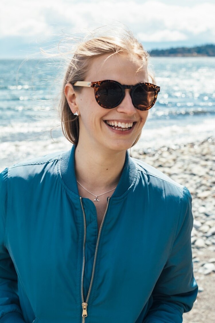 Small Whale Tail Pendant