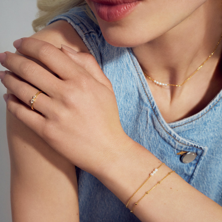 Perla Cinque Necklace