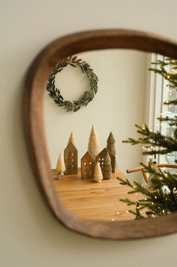 Natural Wooden Winter House Set 5