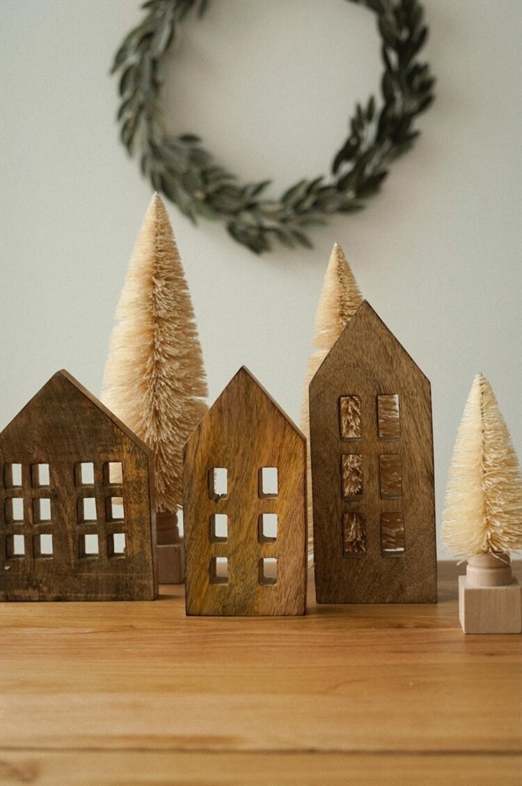 Natural Wooden Winter House Set 5