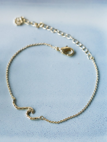 Tiny Wave Chain Bracelet