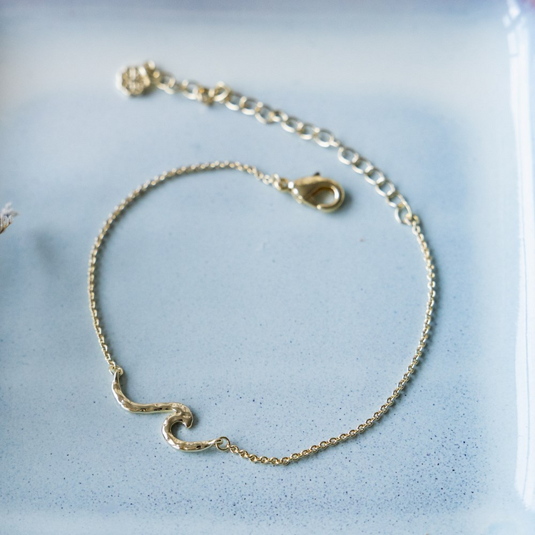 Tiny Wave Chain Bracelet