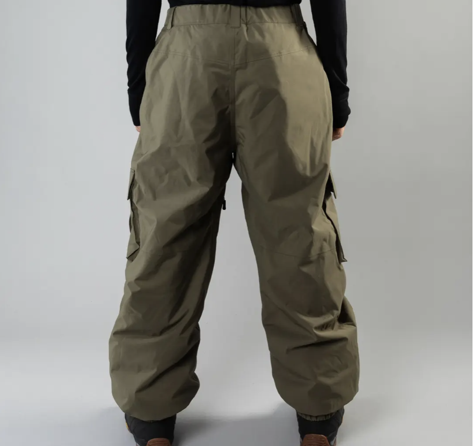 BEYOND MEDALS BEYOND MEDALS CARGO PANTS 2L GREEN - The Garden BEYOND MEDALS BEYOND MEDALS CARGO PANTS 2L GREEN - The Garden