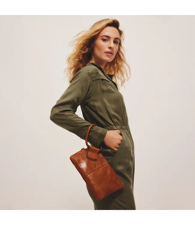 Hobo Sable Wristlet Truffle