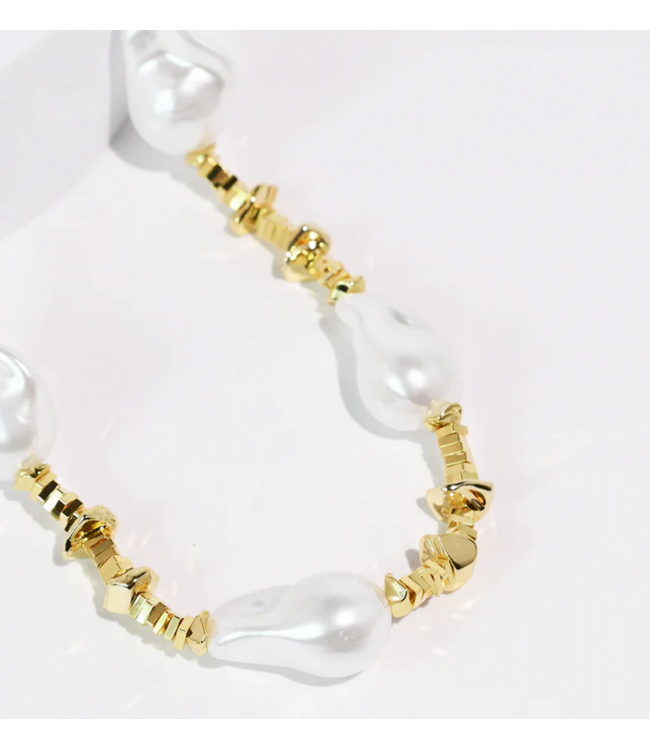 Pearly Queen Necklace