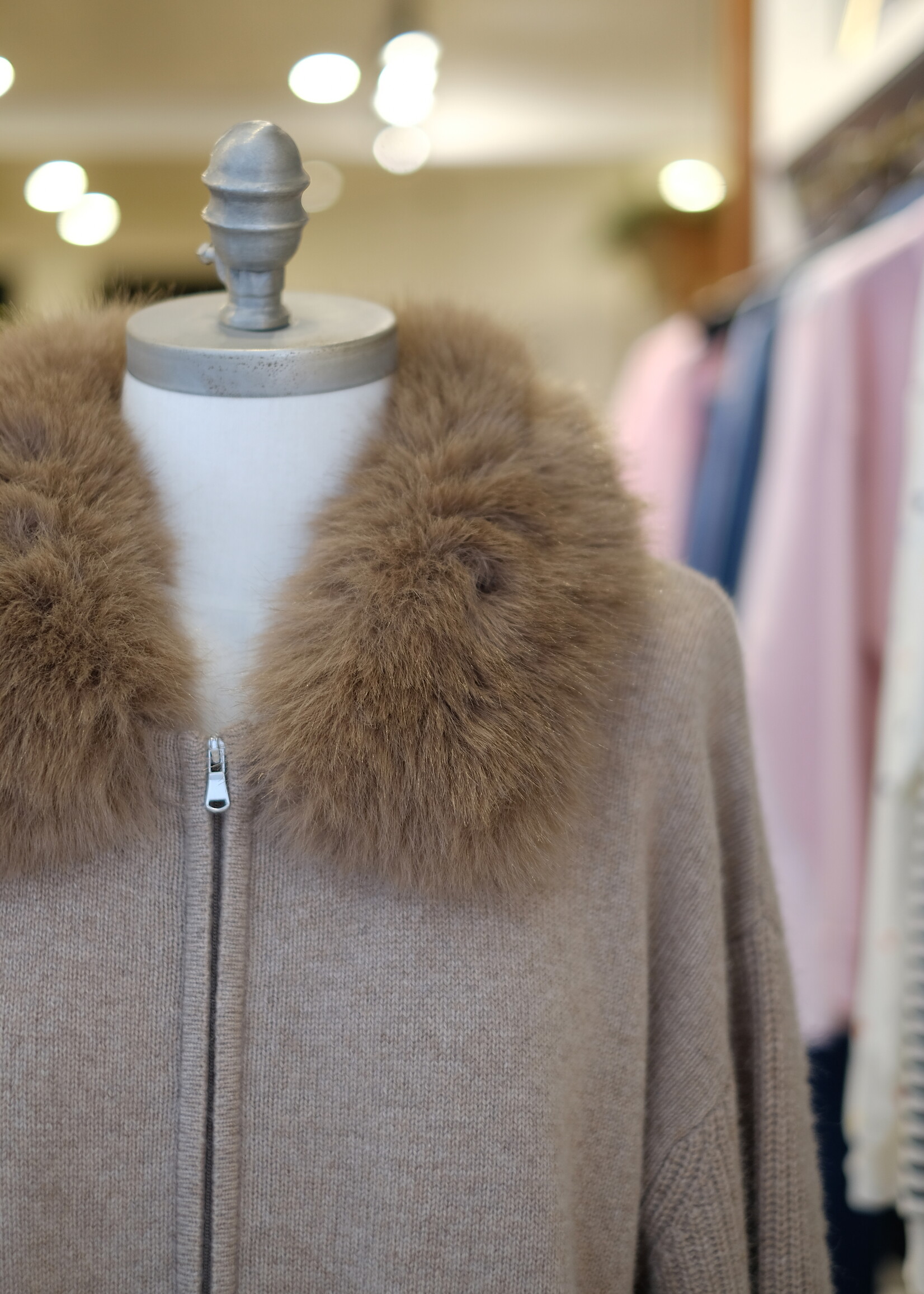 Veste avec col en fausse fourrure