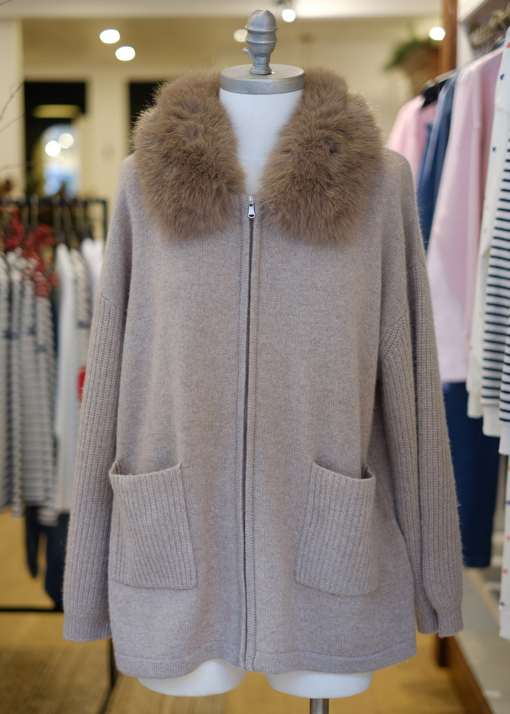 Veste avec col en fausse fourrure