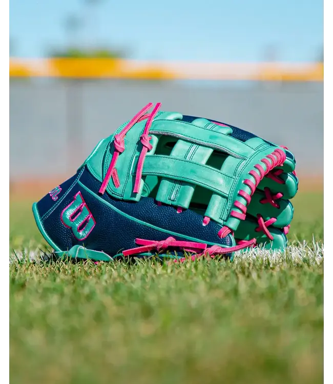 Wilson 2027 A2000® 1750 12.5” Outfield Baseball Glove