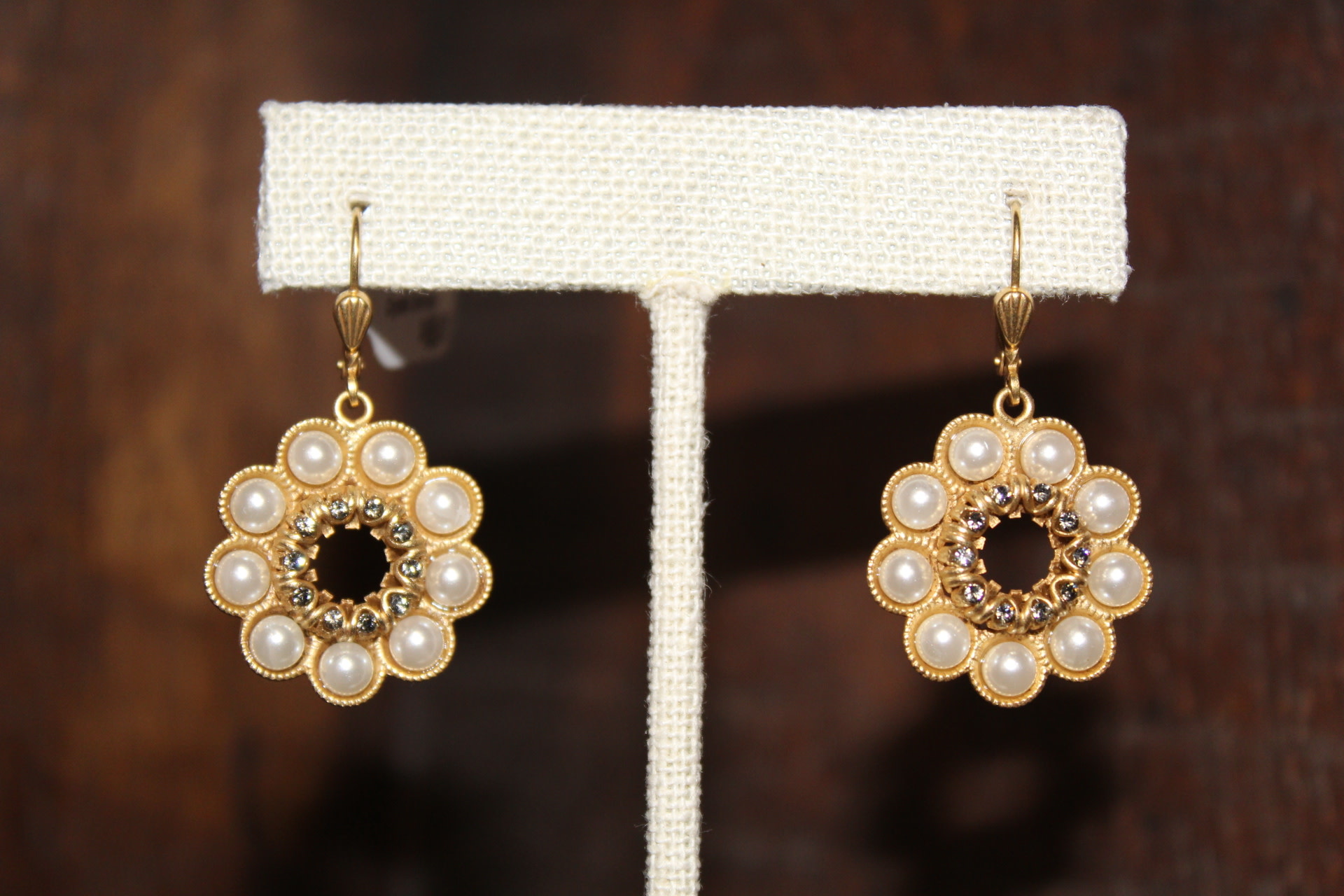La vie Parisienne Pearl Black Diamond Round Crystal Earrings La vie Parisienne Pearl Black Diamond Round Crystal Earrings
