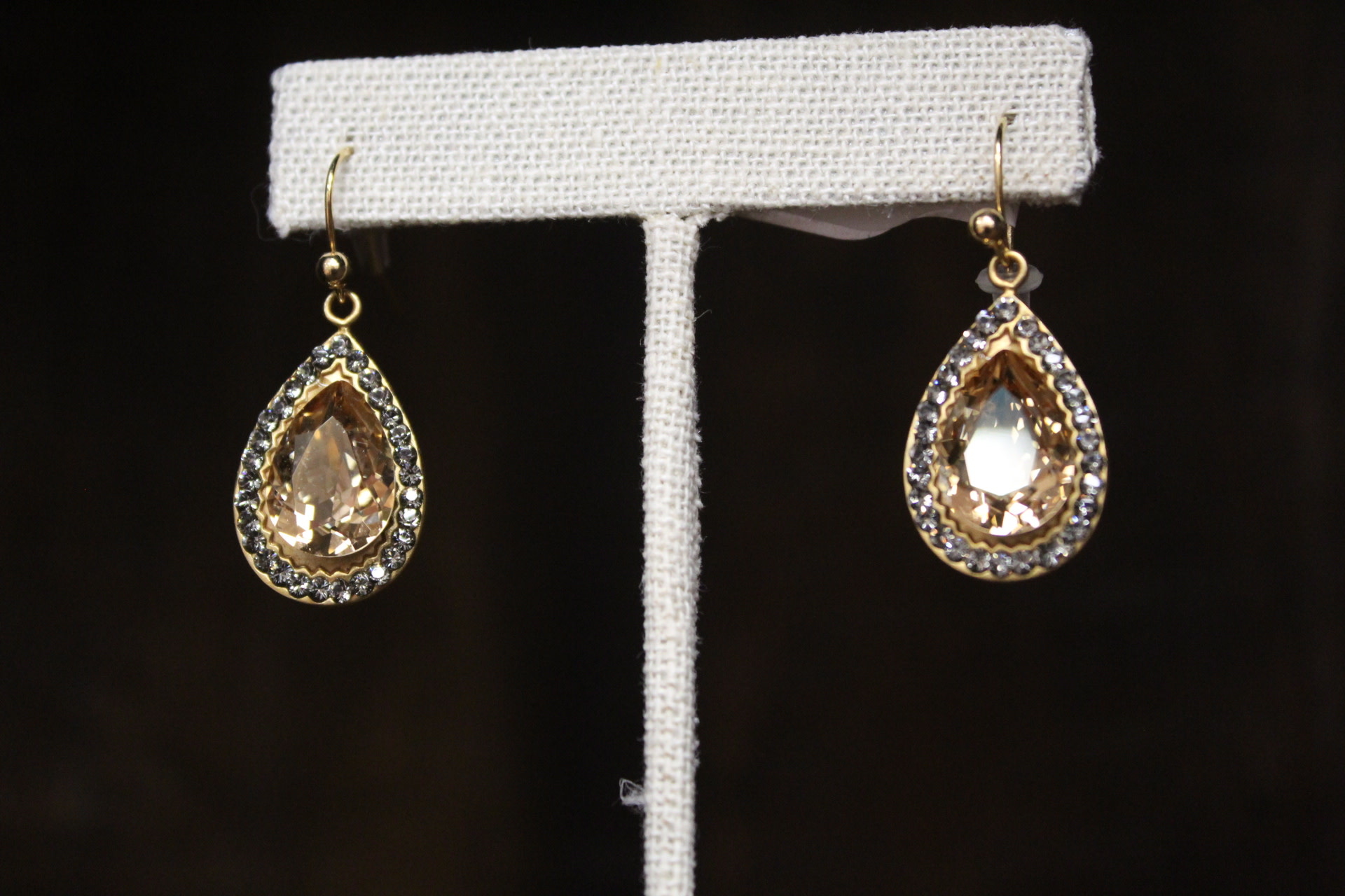 La vie Parisienne Teardrop Earrings w/ Crystal La vie Parisienne Teardrop Earrings w/ Crystal