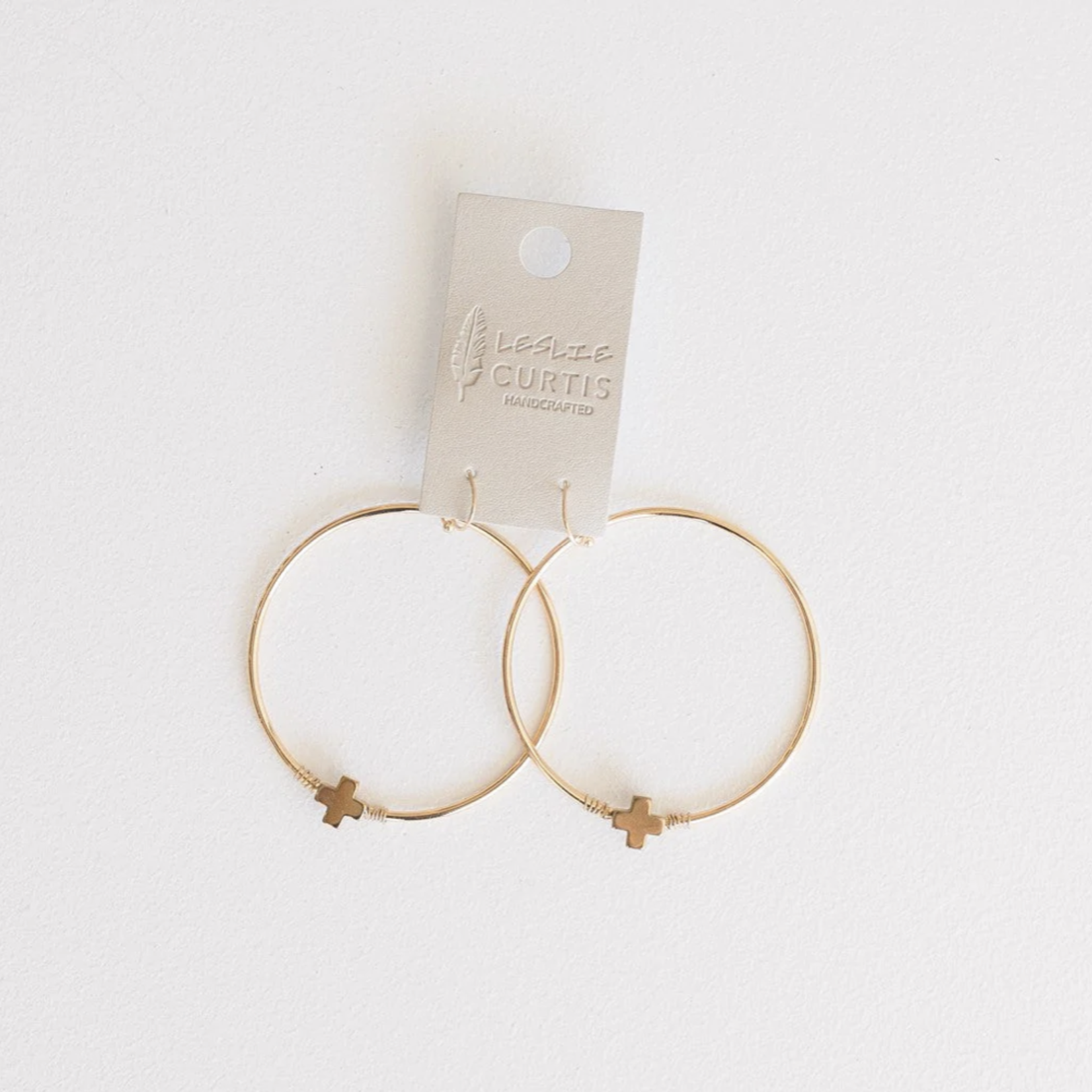 Leslie Curtis Jewelry Collier Tiny Crossed Wire Gold Hoops
