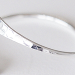 Leslie Curtis Jewelry "Aven" Twisted Bangle - Silver