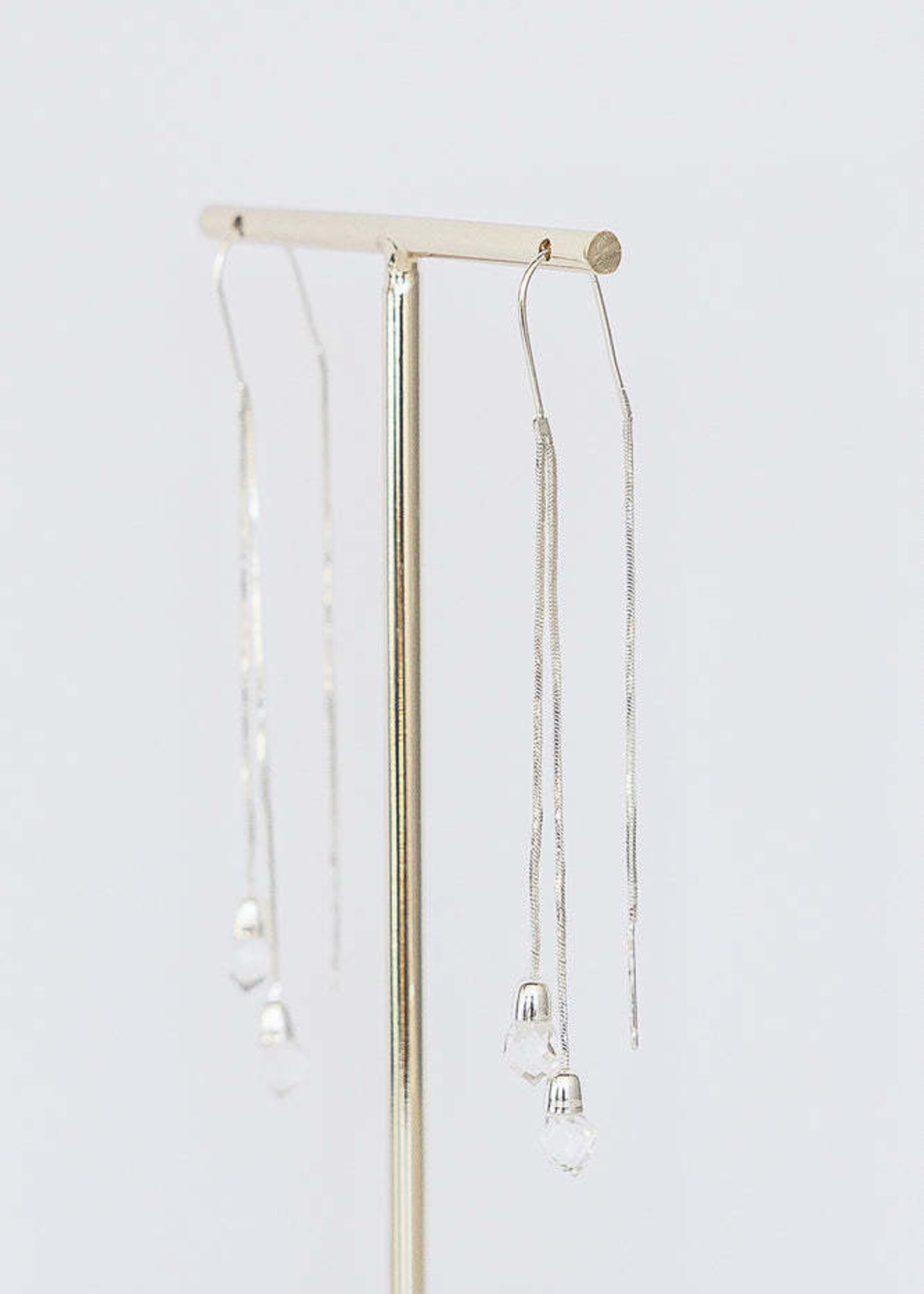 Leslie Curtis Jewelry Celeste-3" silver threaded chain with small clear bead