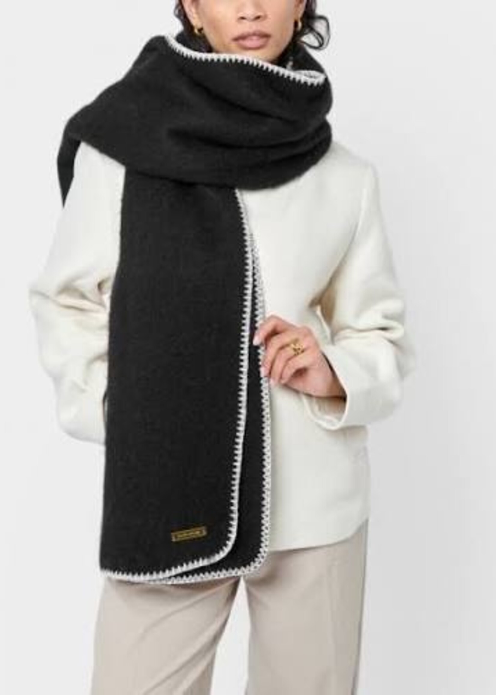 Katie Loxton WHIPSTITCH SCARF| Black