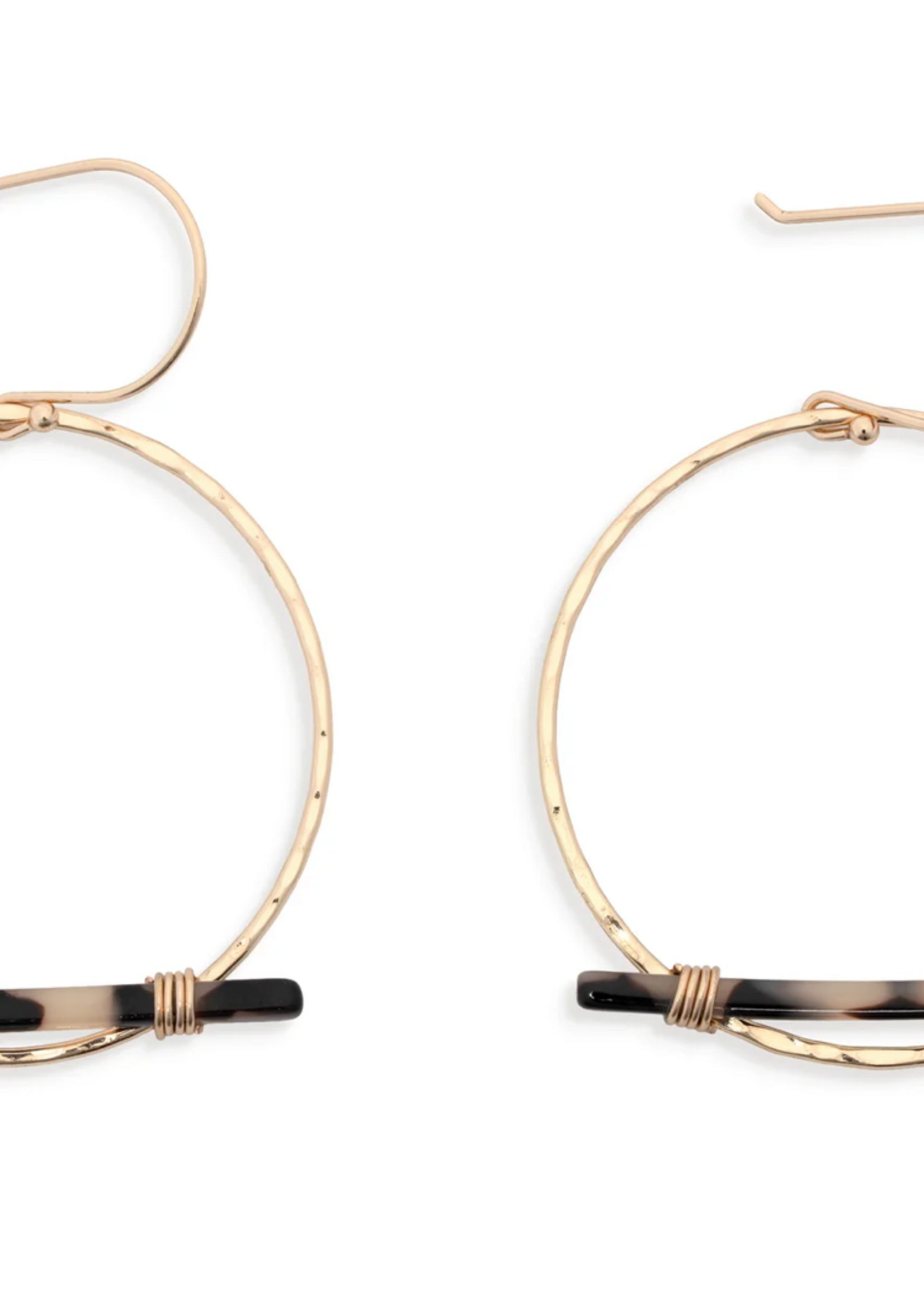 Leslie Curtis Jewelry Destiny- Gold hammered hoop with horizontal tortoise