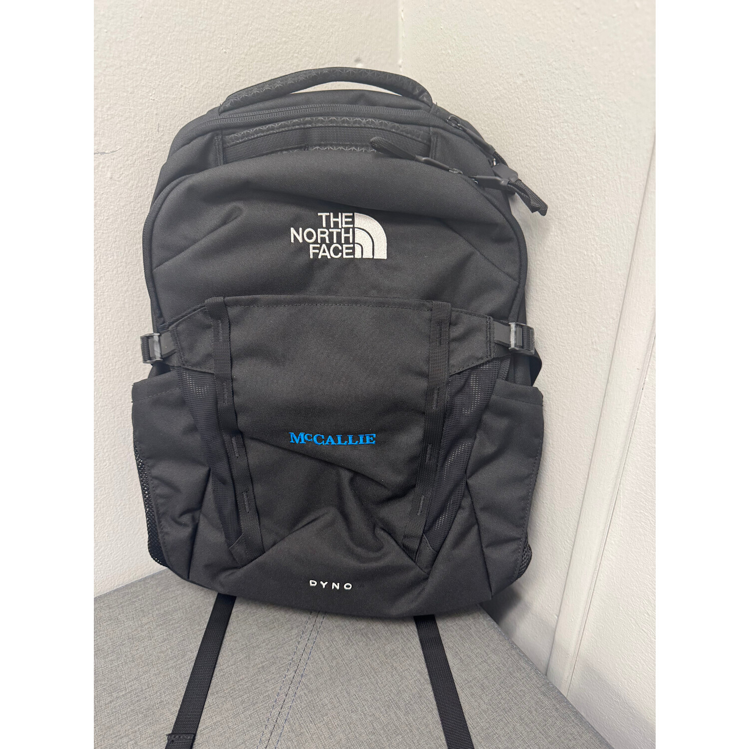 north face dyno backpack The Mid Grey Dark Heather/TNF Black molded shoulder straps The North Face Black DYNO