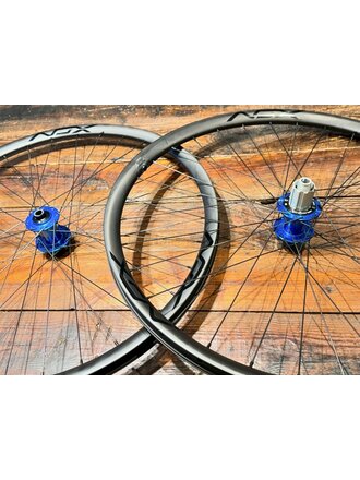 NOX Wheelset: Hope Pro 5/Nox Composites