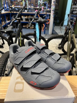 Womens Rev Shoe Size 8.5